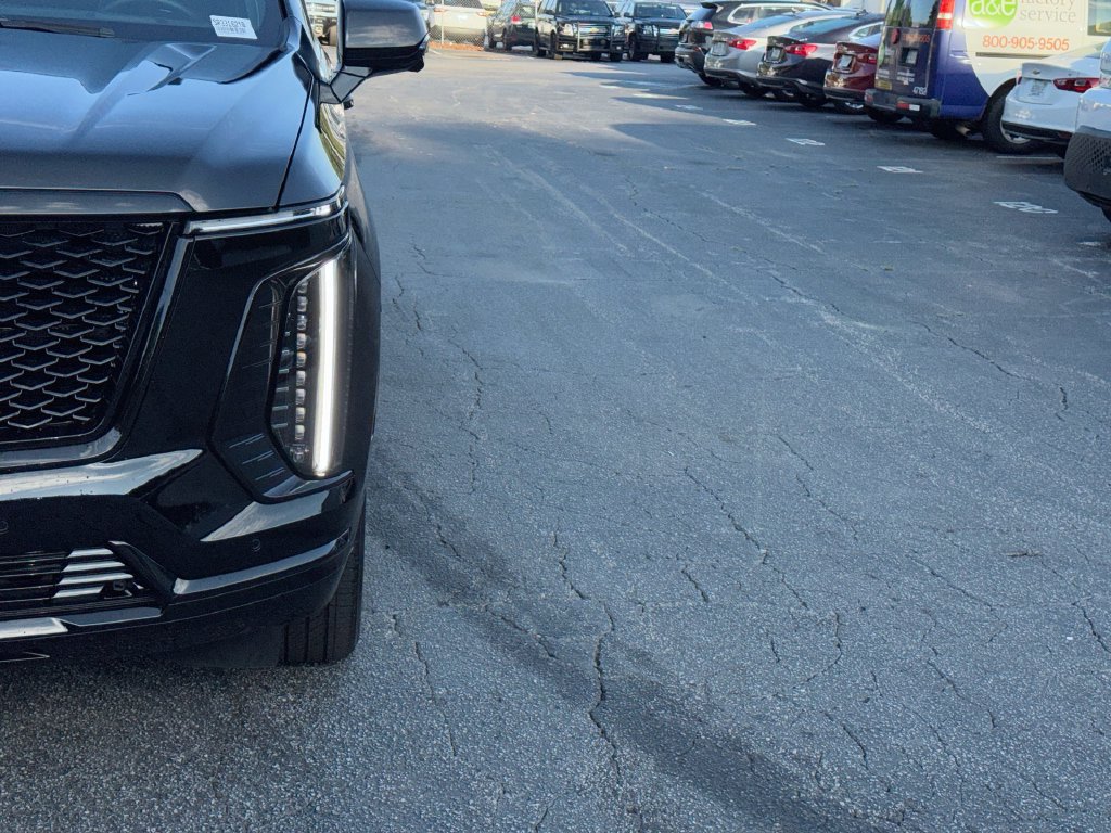 Used 2025 Cadillac Escalade ESV Sport Platinum AWD/4WD image 10
