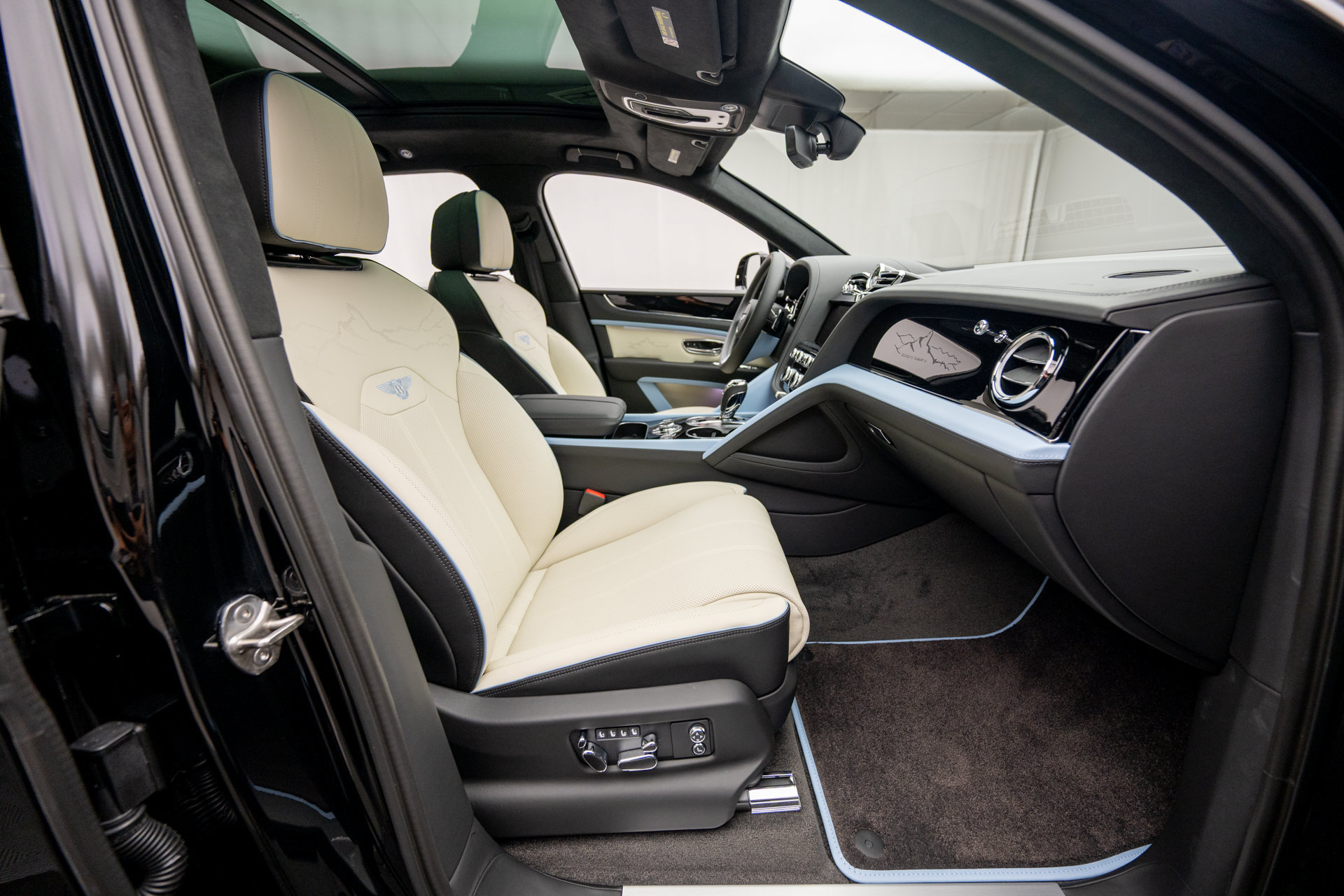 New 2027 Bentley Bentayga AWD/4WD image 13
