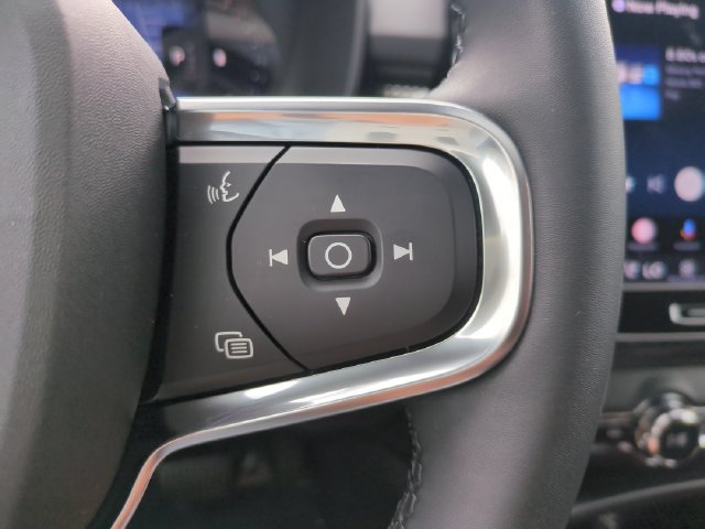 Certified 2023 Volvo XC40 B5 Plus w/ Protection Package Premier AWD/4WD image 18