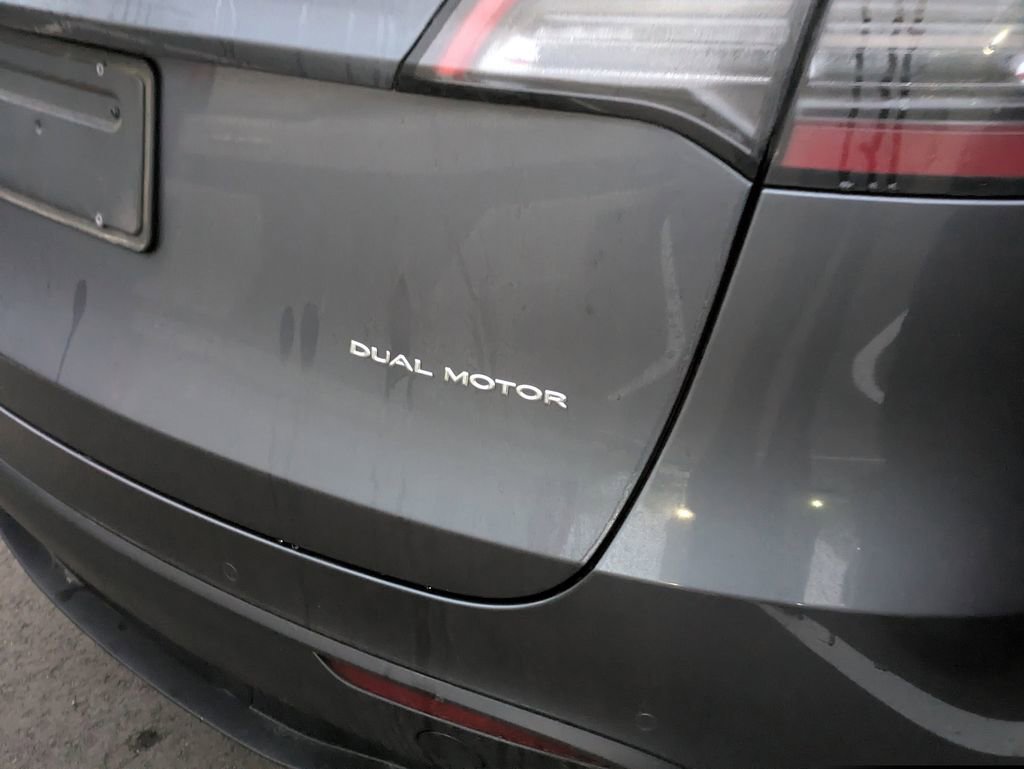 Used 2022 Tesla Model Y Long Range image 7