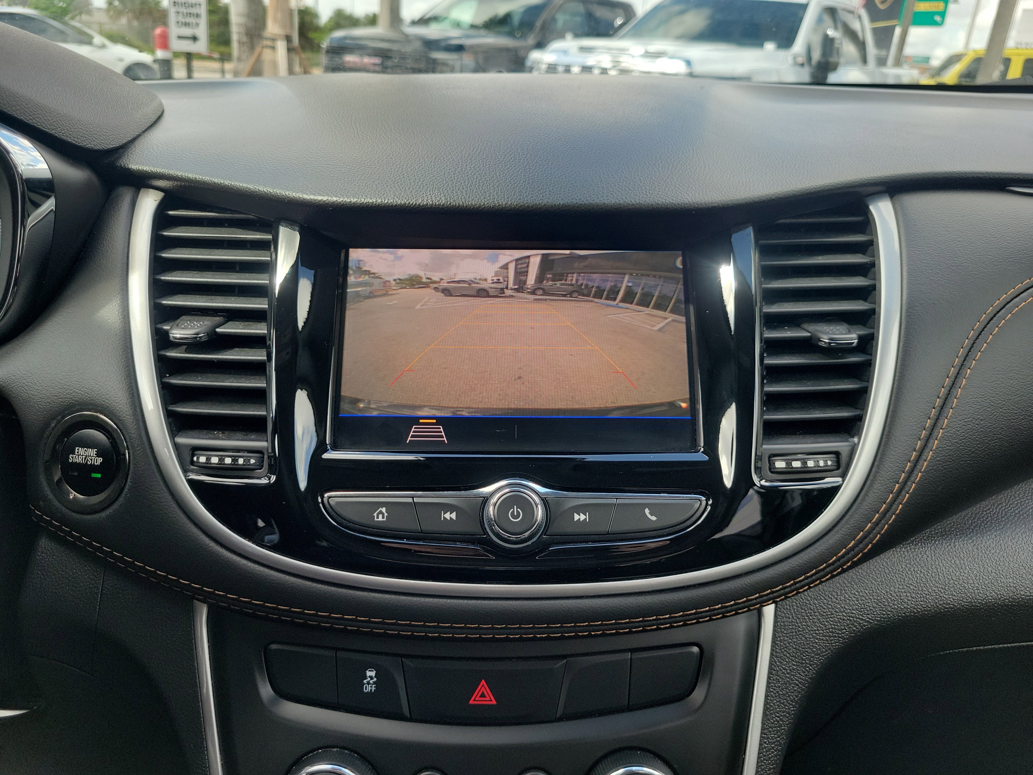 Used 2022 Chevrolet Trax LT w/ Midnight Edition image 10