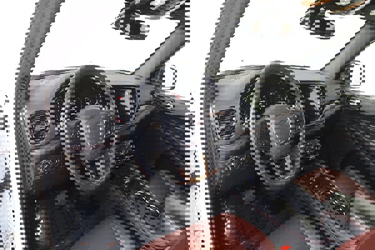 Used 2025 Dodge Durango GT image 28