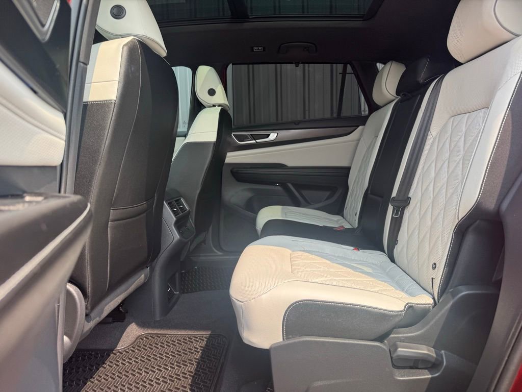 Used 2025 Volkswagen Atlas Cross Sport SEL Premium R-Line image 23