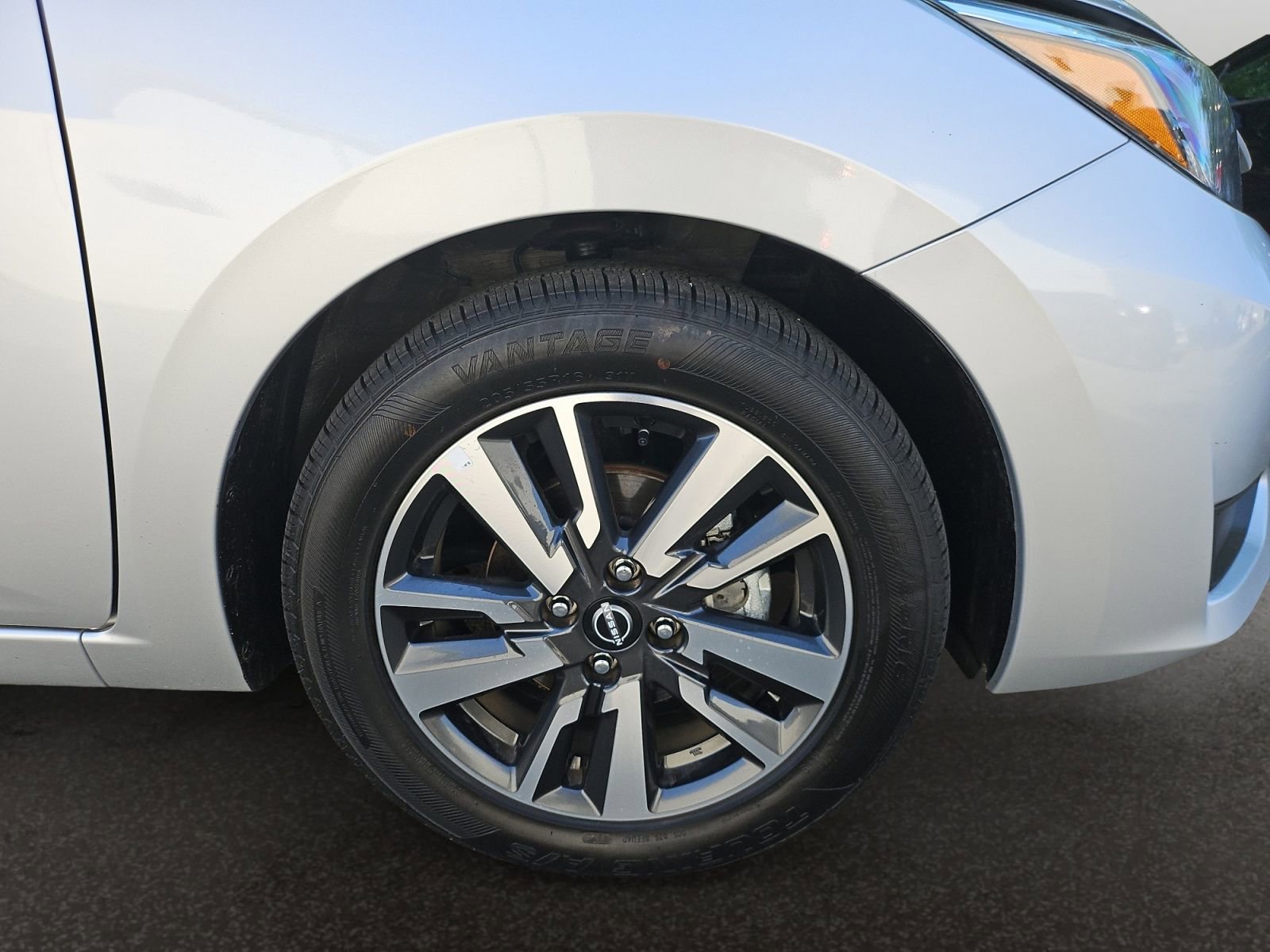 Used 2025 Nissan Versa SV FWD image 35