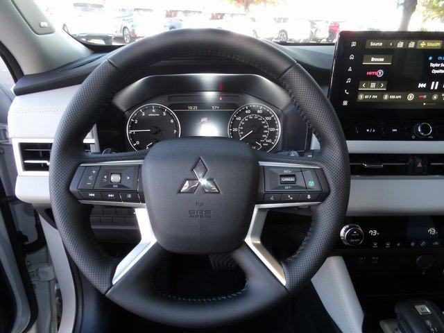 New 2025 Mitsubishi Outlander SE image 34