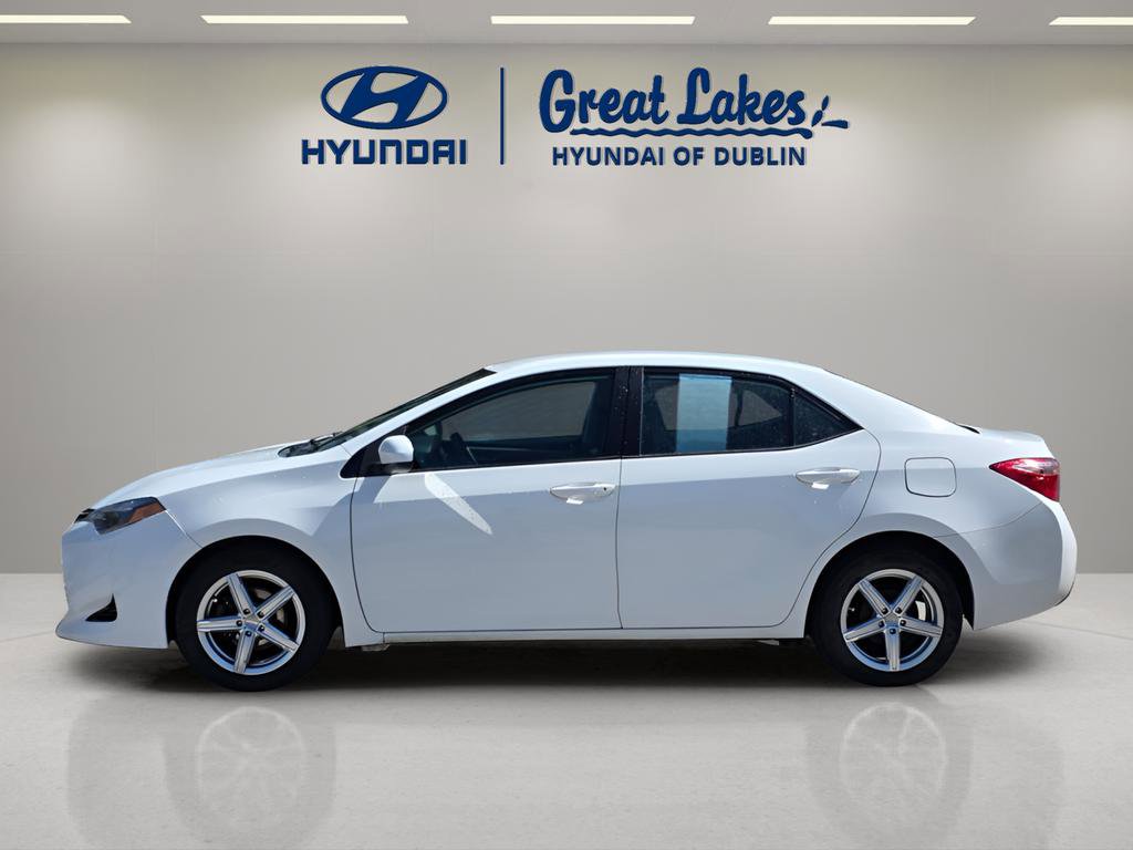Used 2018 Toyota Corolla LE image 2