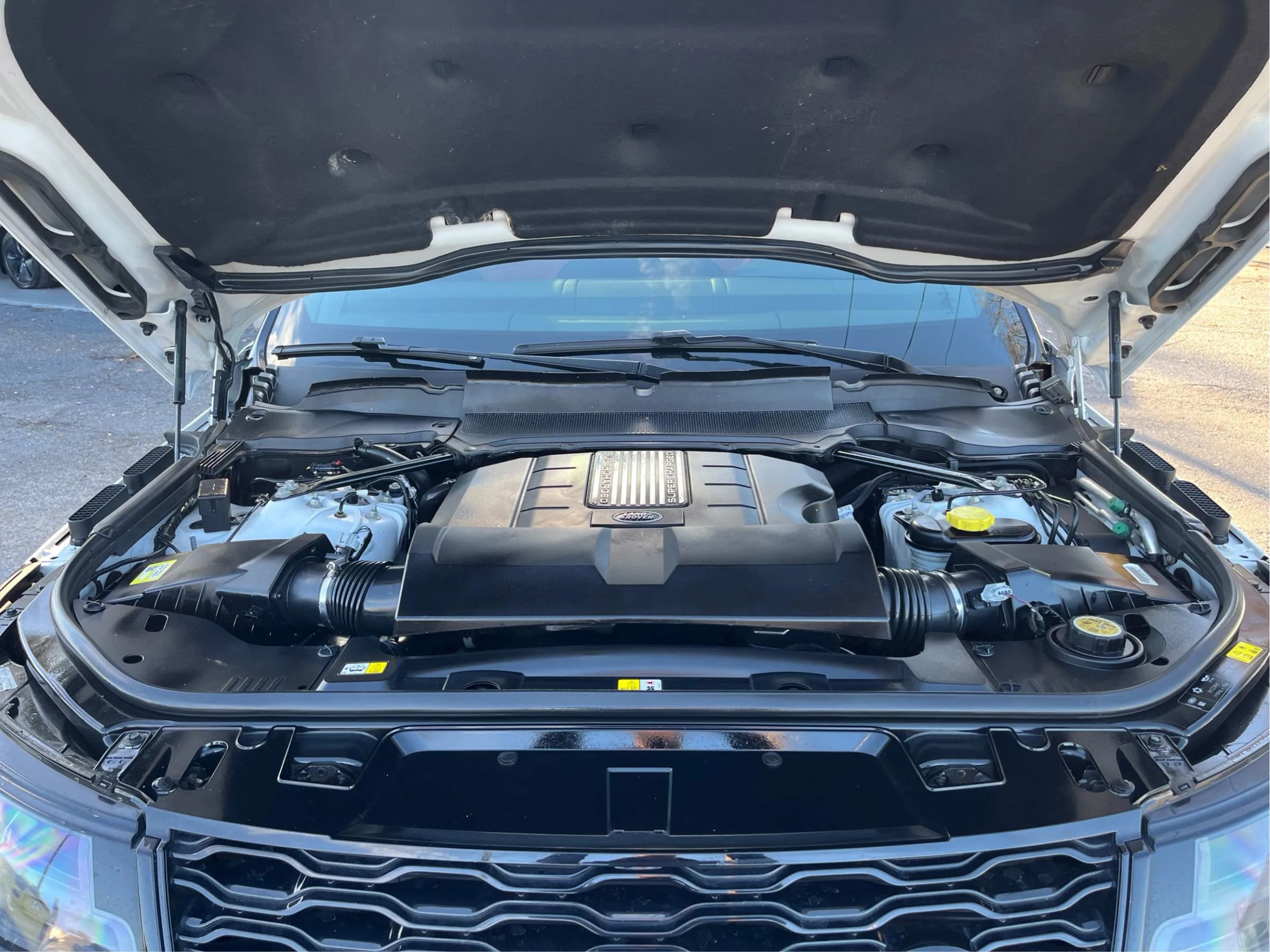 Used 2022 Land Rover Range Rover Sport SVR image 16