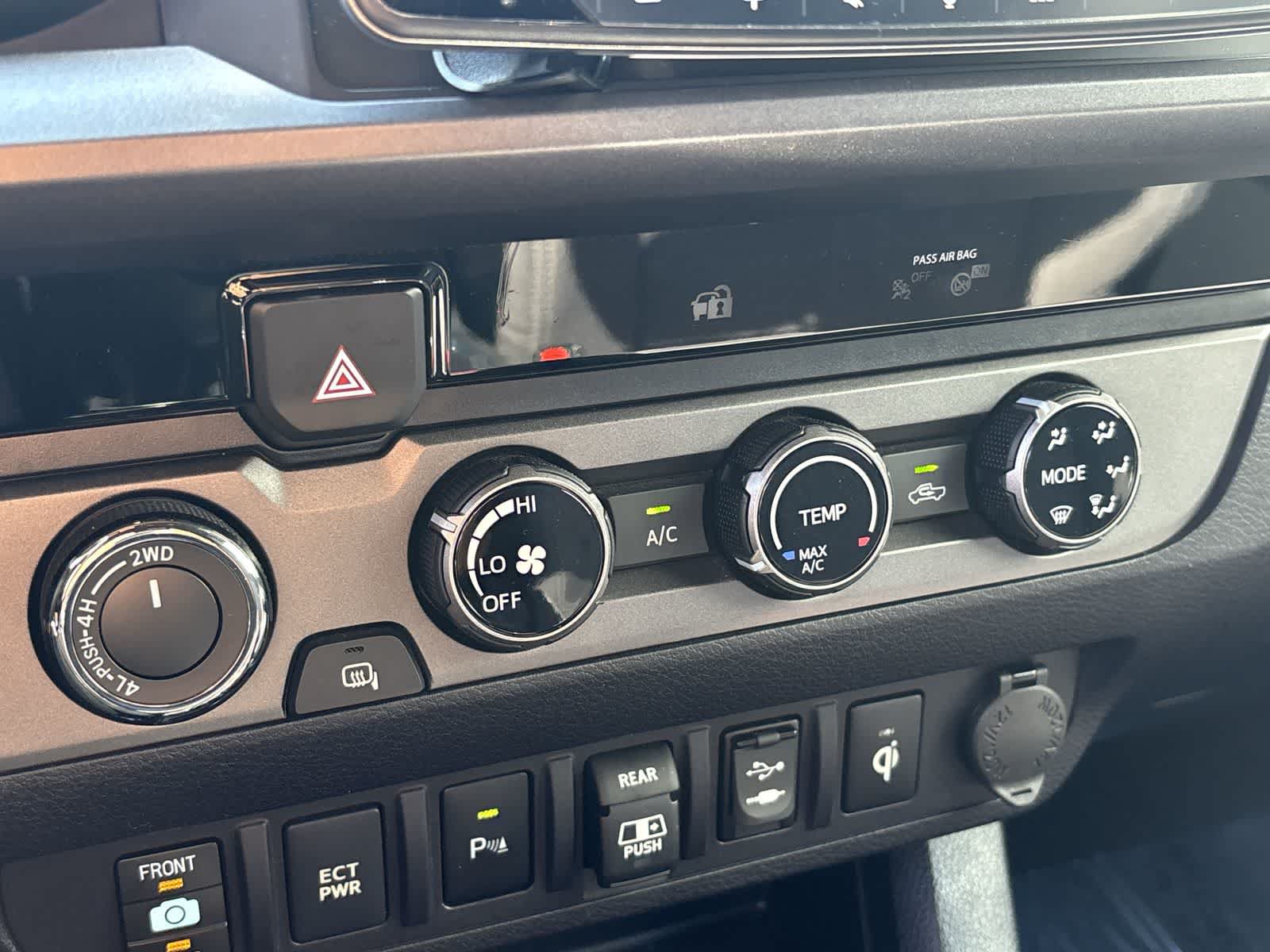 Used 2018 Toyota Tacoma TRD Sport w/ Technology Package AWD/4WD image 24