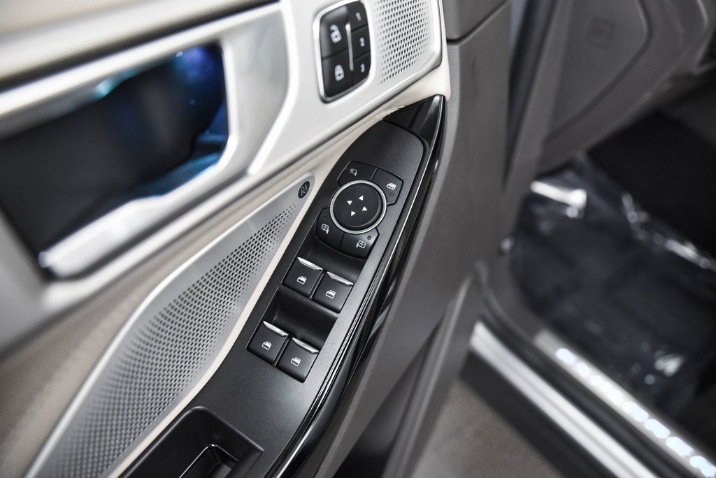Used 2023 Ford Explorer Platinum w/ Technology Package image 10