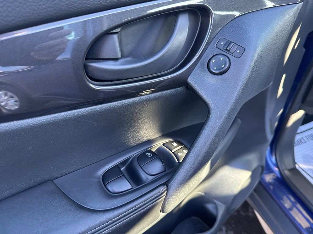 Used 2019 Nissan Rogue S image 15