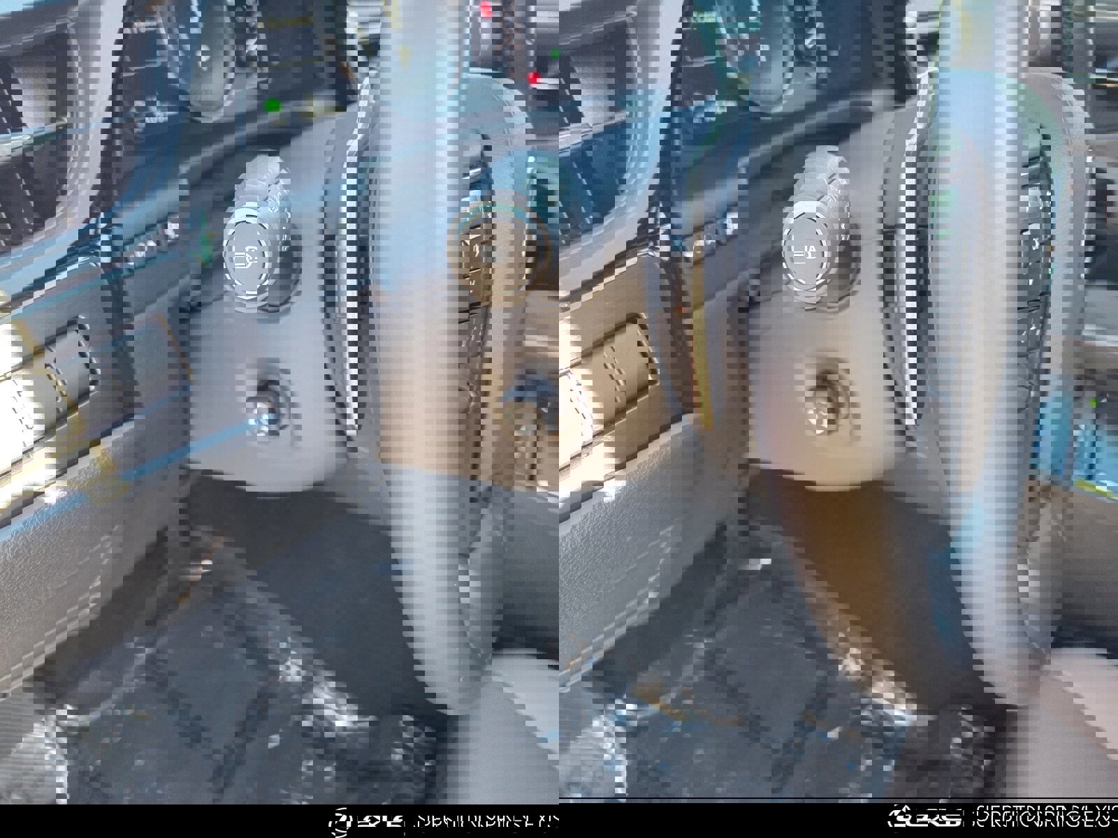 Used 2025 Lexus ES 300h w/ Premium Package image 17