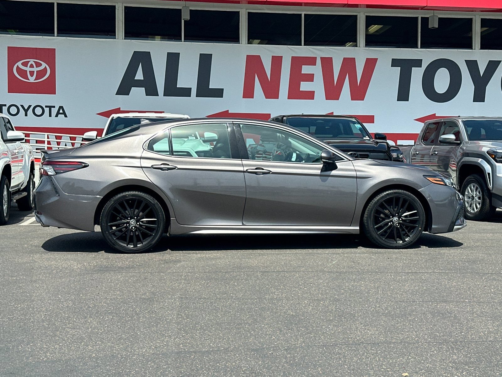 Used 2024 Toyota Camry XSE FWD image 6