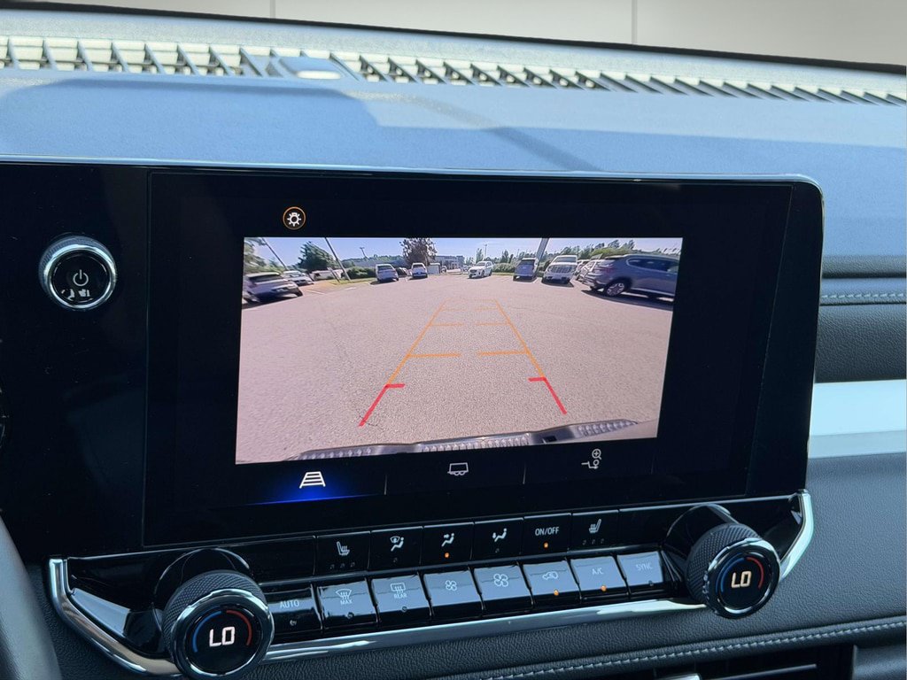 Used 2023 Chevrolet Colorado LT w/ LT Convenience Package II AWD/4WD image 4