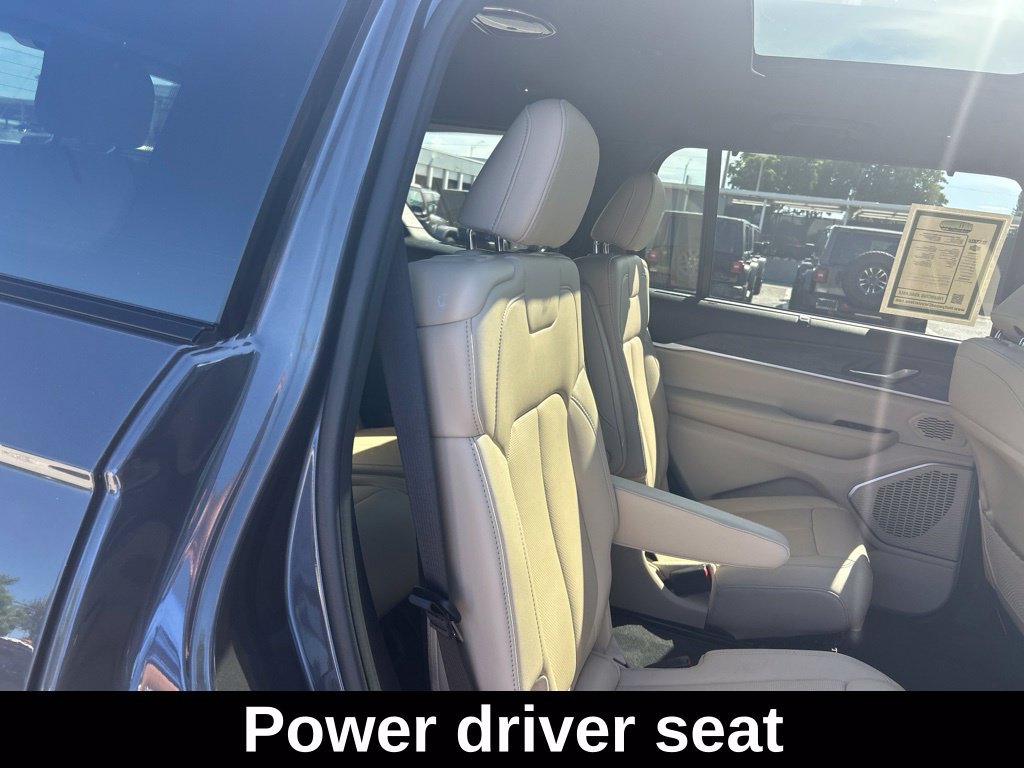 Certified 2025 Jeep Grand Cherokee L Limited w/ Luxury Tech Group II AWD/4WD image 28