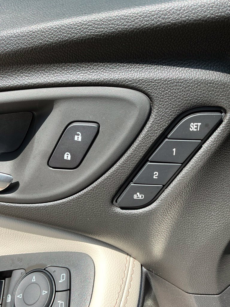 Used 2026 Buick Encore GX Avenir w/ Avenir Technology Package FWD image 26