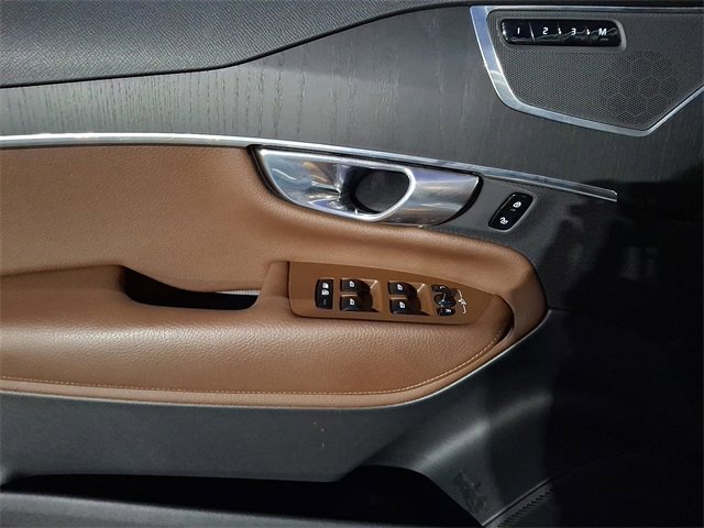 Used 2020 Volvo XC90 T6 Momentum w/ Protection Package Premier image 18