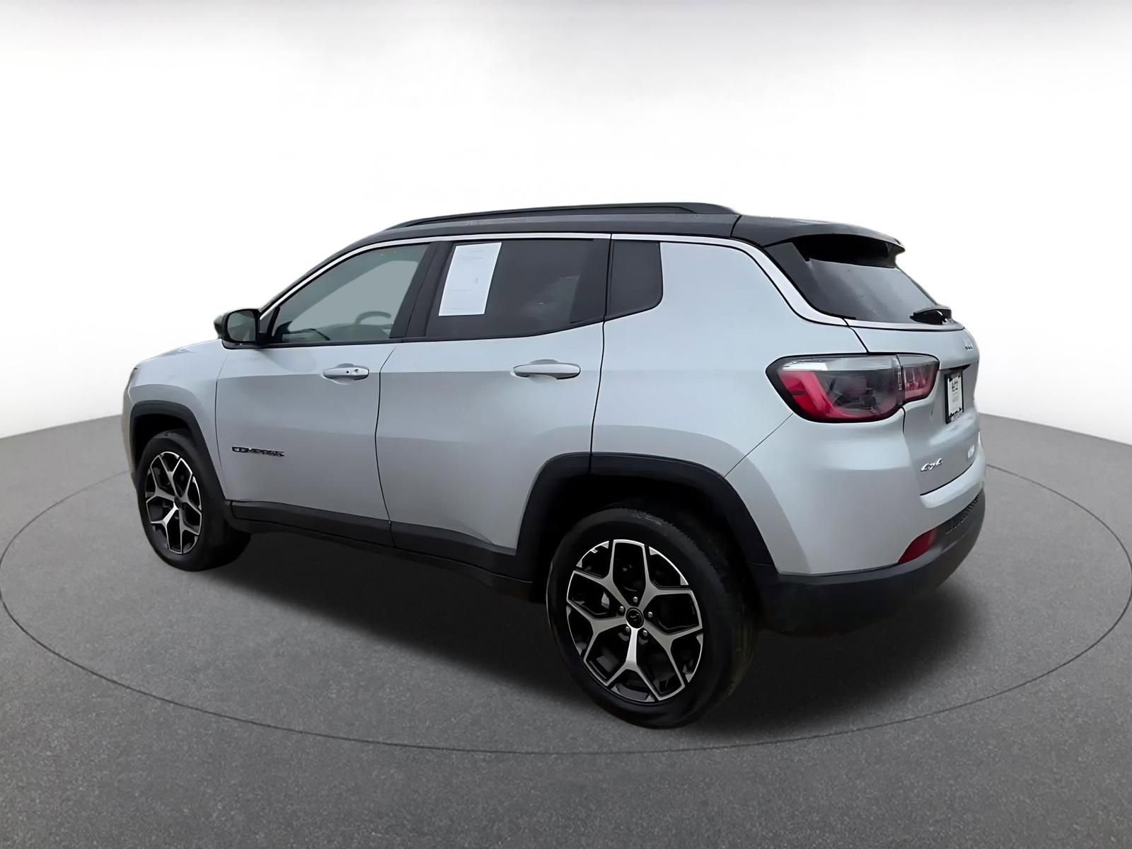 Used 2025 Jeep Compass Limited AWD/4WD image 10