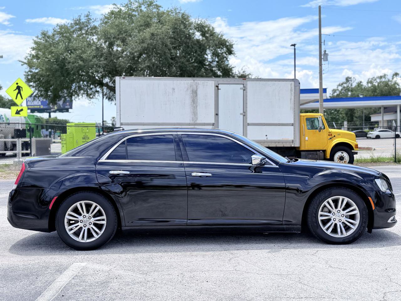 Used 2016 Chrysler 300 C RWD image 6