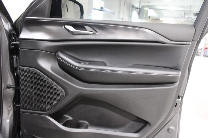 Used 2023 Jeep Grand Cherokee Altitude AWD/4WD image 24