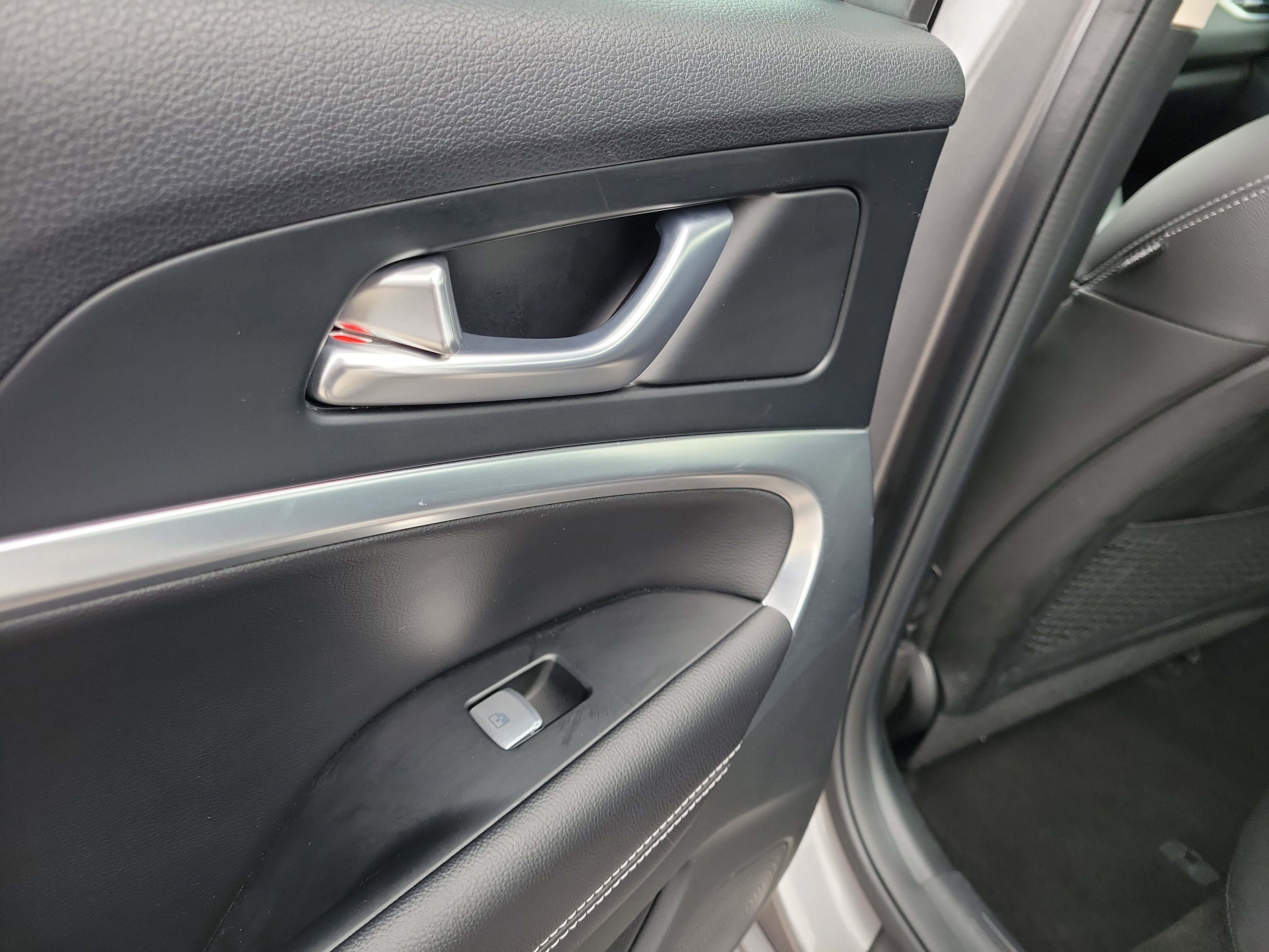 Used 2025 Genesis G70 2.5T image 13