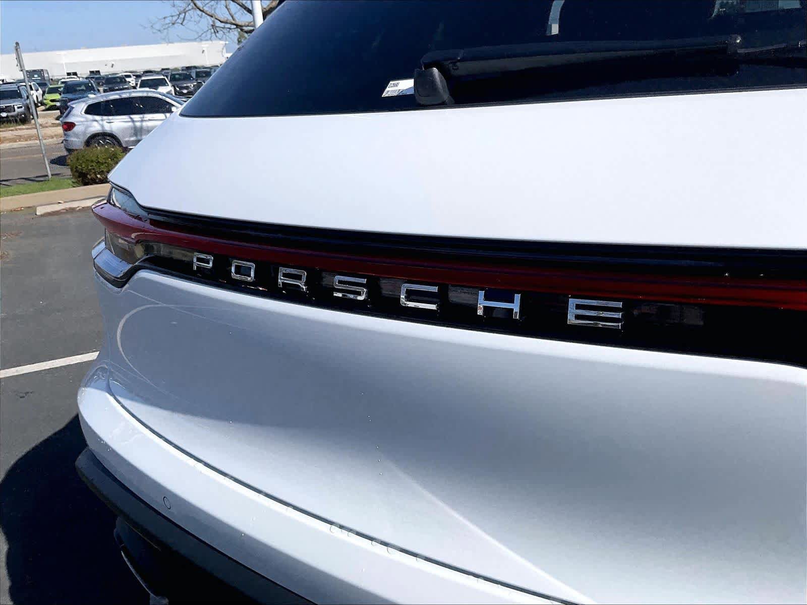 Used 2024 Porsche Macan image 10