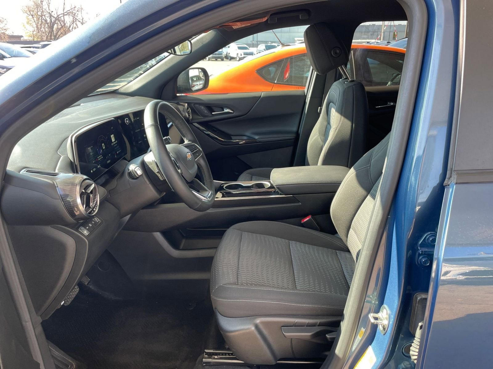 Used 2025 Chevrolet Equinox LT image 25