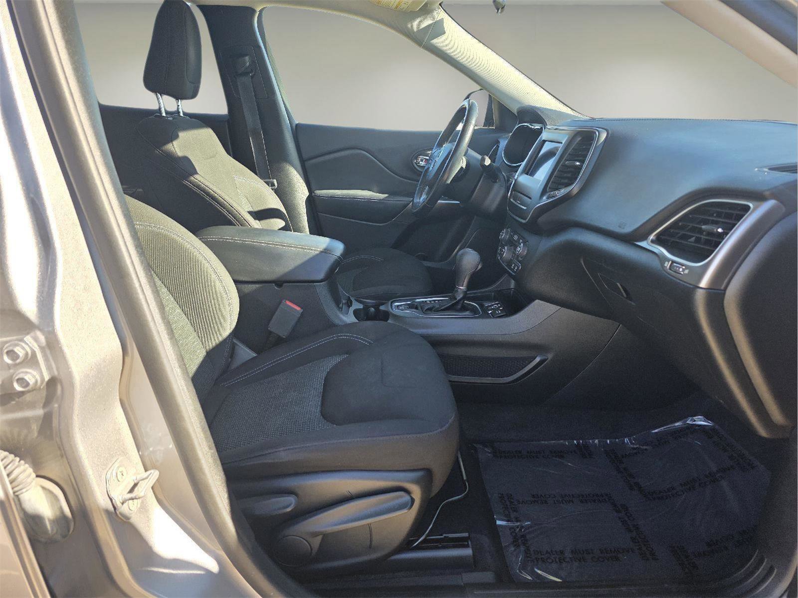 Used 2020 Jeep Cherokee Latitude w/ Cold Weather Group image 24