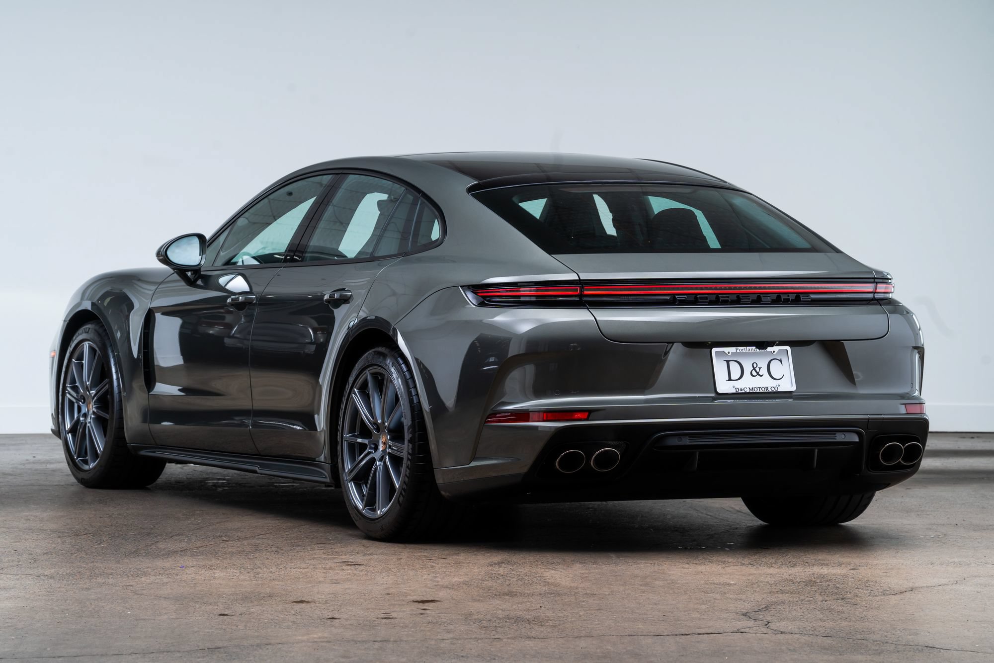 Used 2024 Porsche Panamera RWD image 6