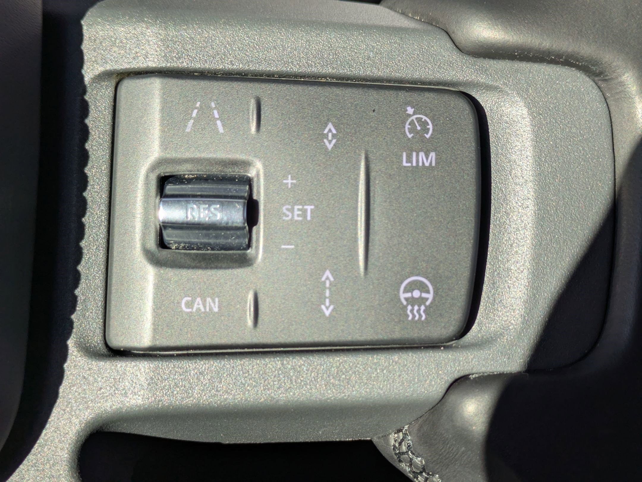 Used 2024 Land Rover Defender 110 X-Dynamic SE image 17