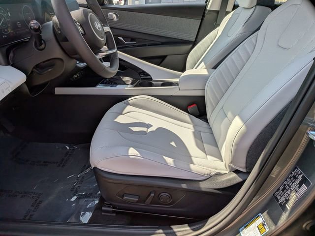 Used 2025 Hyundai Elantra Limited FWD image 11