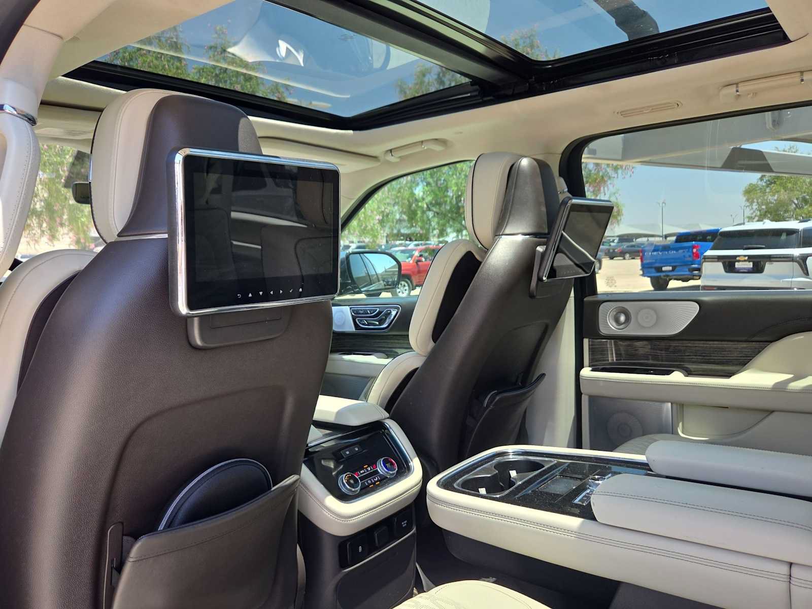 Used 2020 Lincoln Navigator L Black Label w/ Cargo Convenience Package AWD/4WD image 15