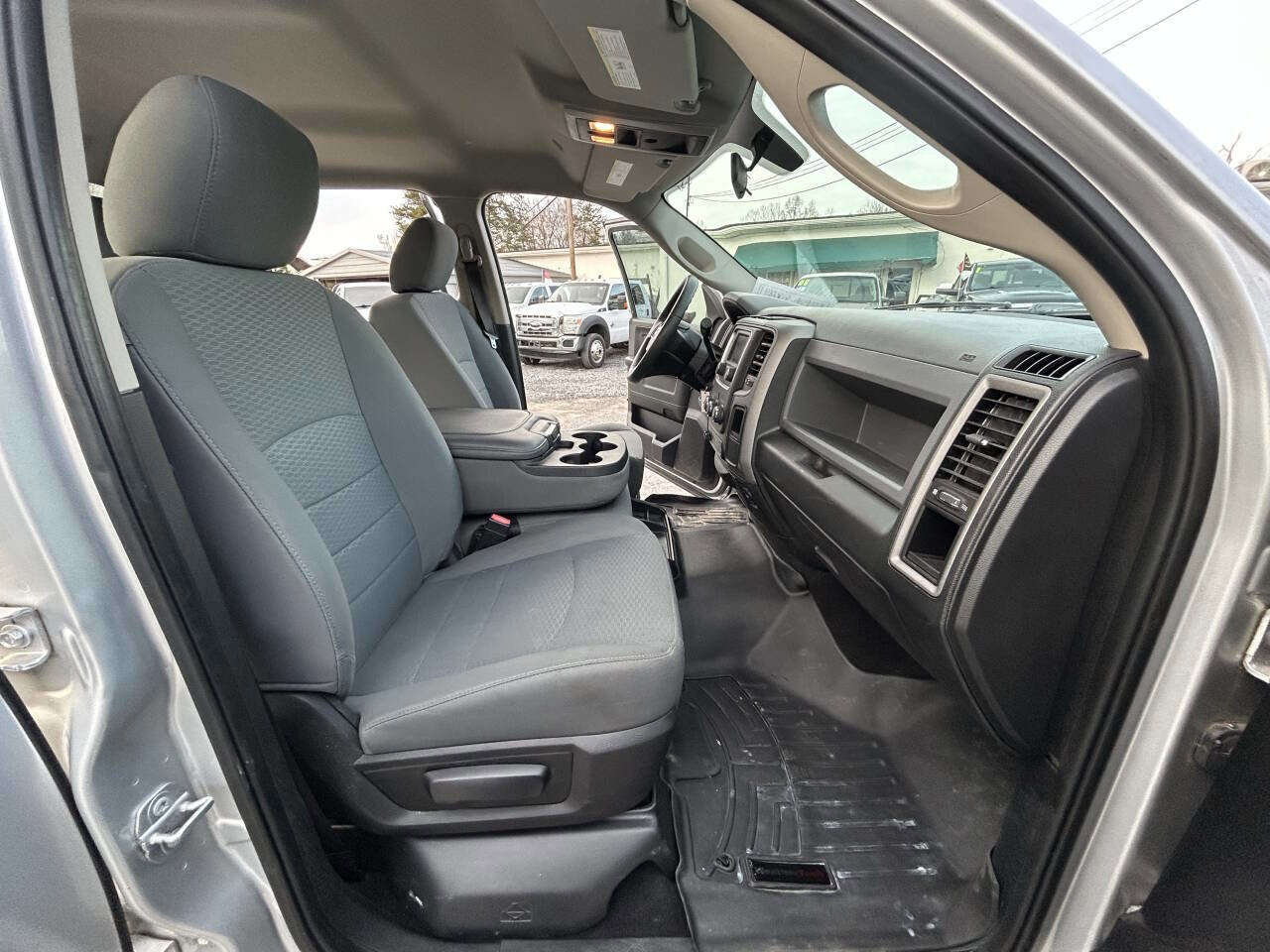 Used 2018 RAM 3500 Tradesman w/ Chrome Appearance Group image 16