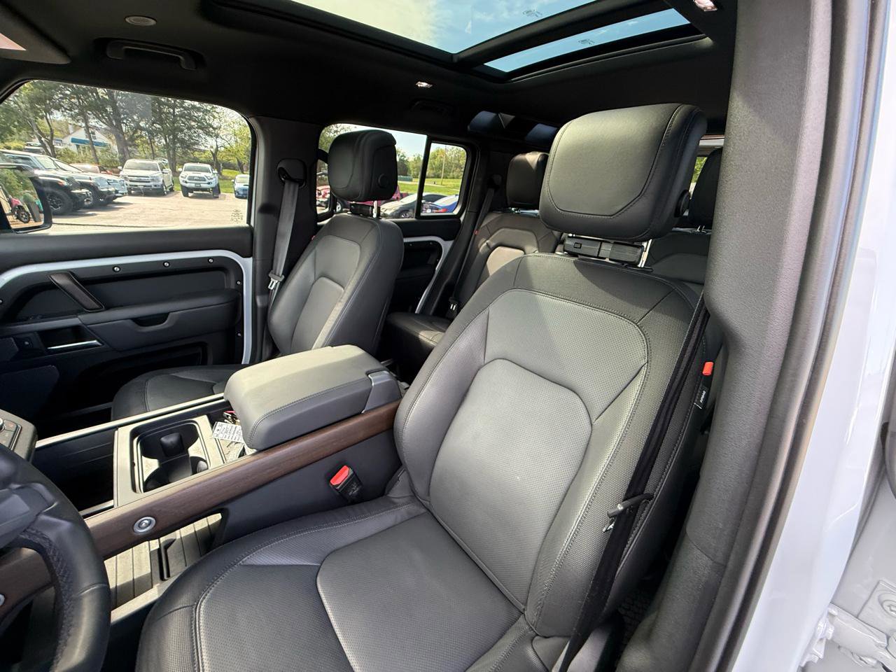 Used 2023 Land Rover Defender 110 X-Dynamic SE image 25