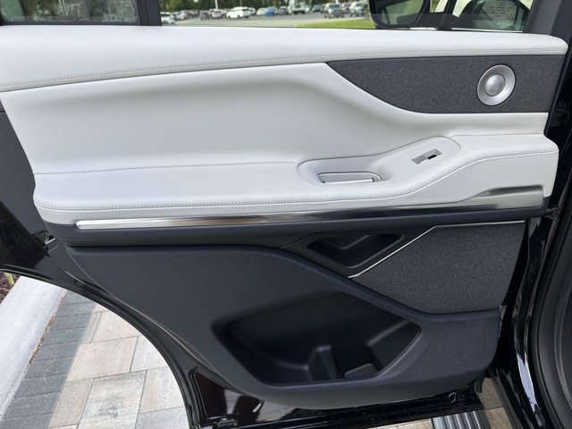 New 2026 Lincoln Navigator Reserve AWD/4WD image 15