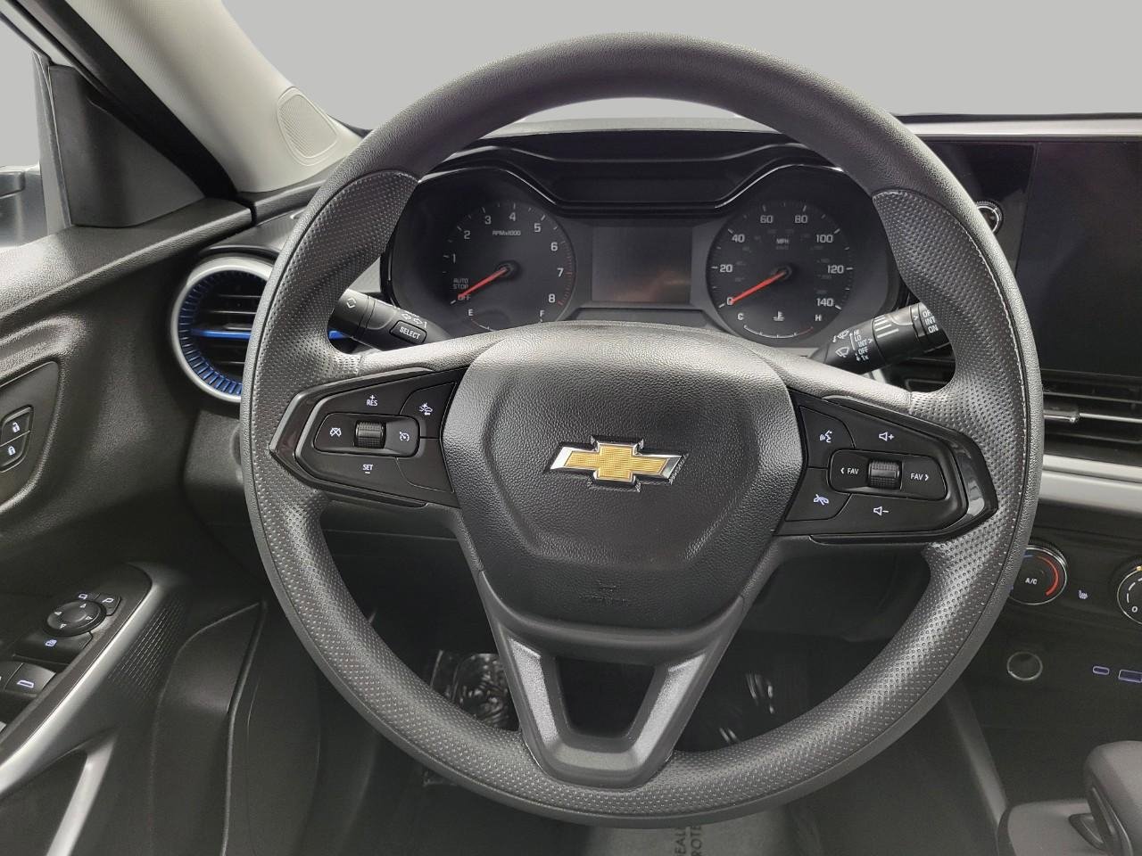 Used 2024 Chevrolet Trax LS w/ LS Convenience Package FWD image 5