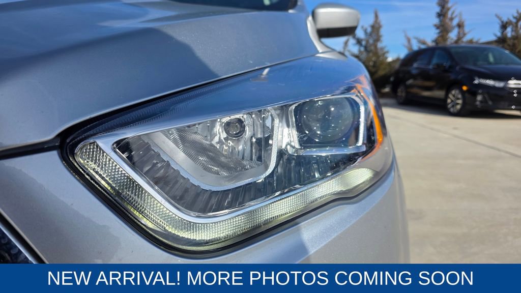 Used 2019 Ford Escape SEL image 9