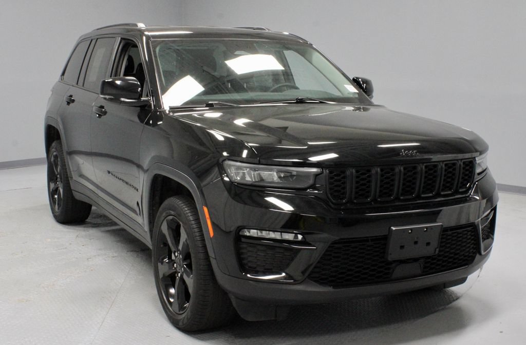 Used 2023 Jeep Grand Cherokee Limited w/ Black Appearance Package AWD/4WD image 1
