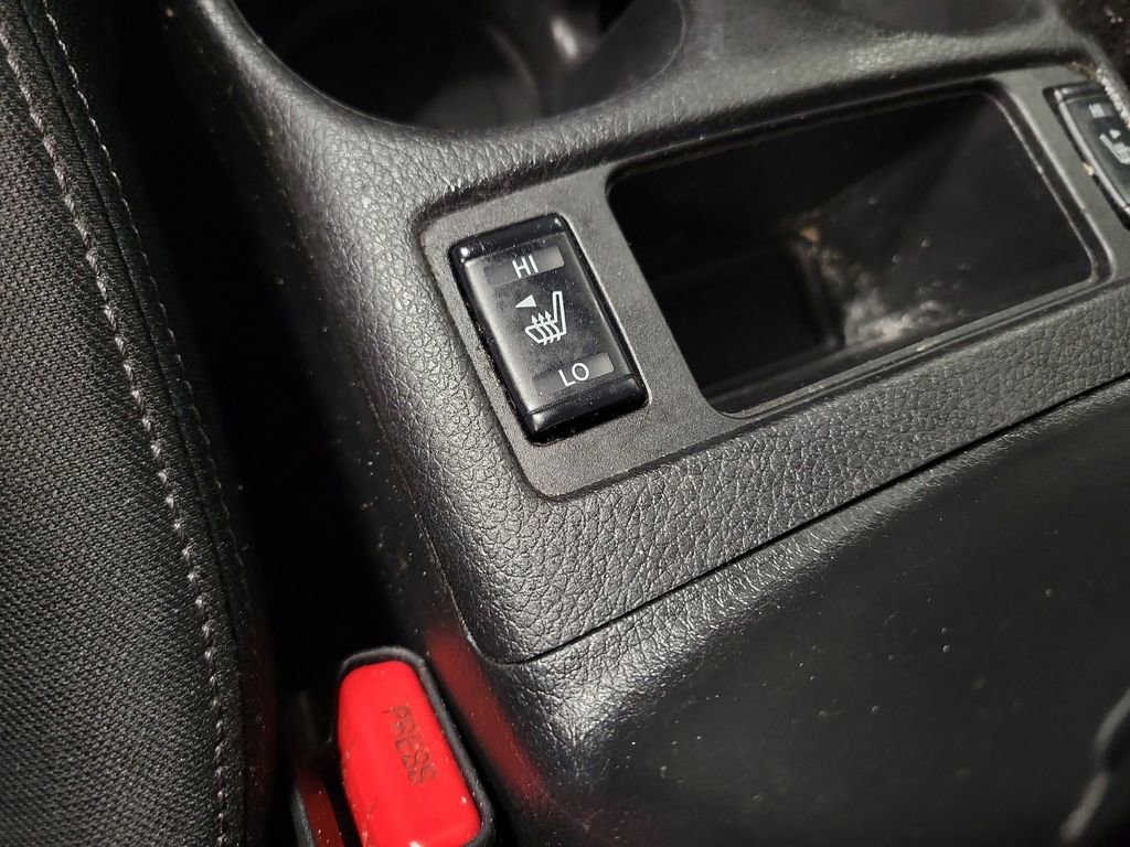 Used 2020 Nissan Rogue SV image 16