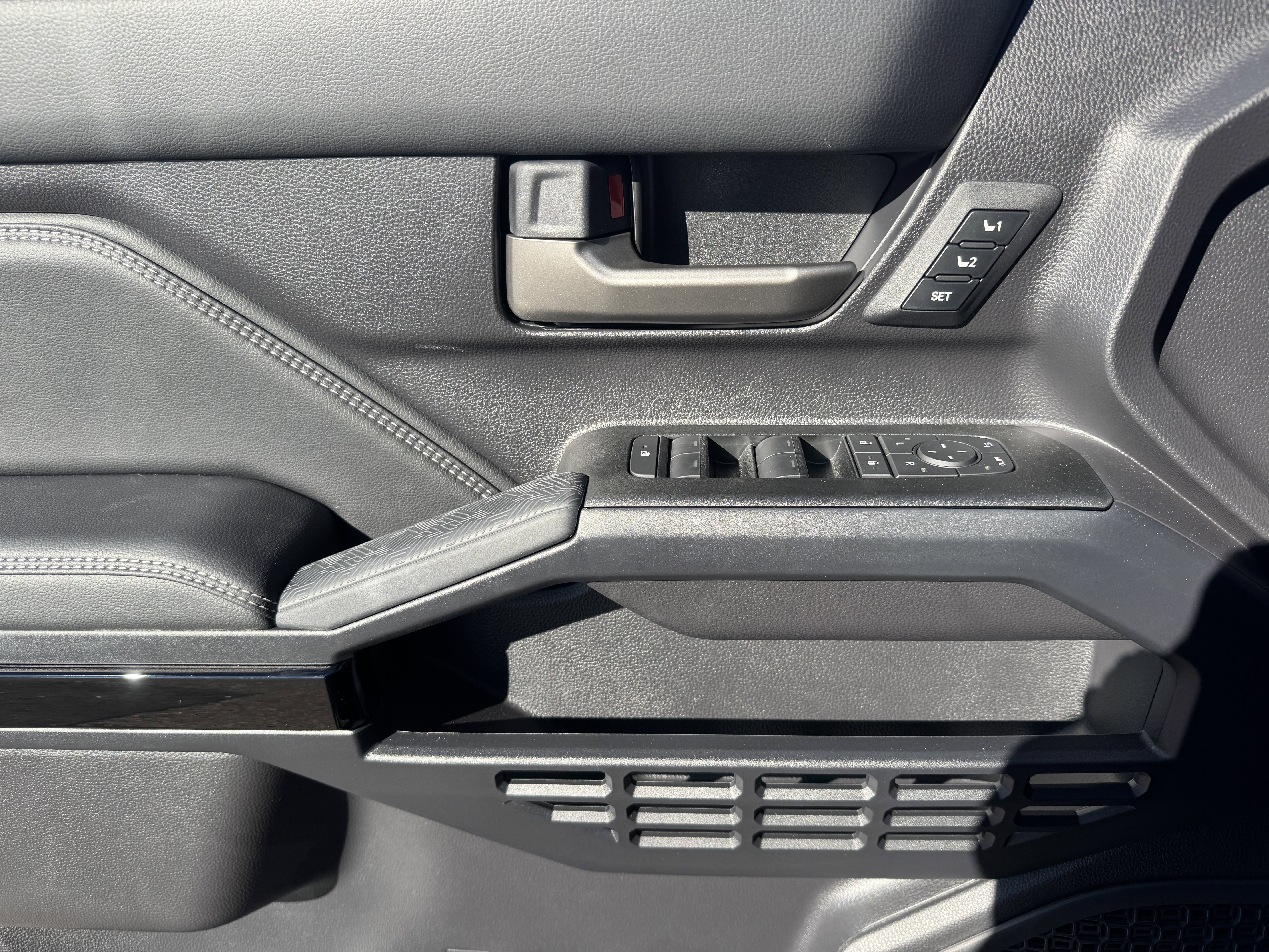 New 2026 Toyota 4Runner Limited AWD/4WD image 9