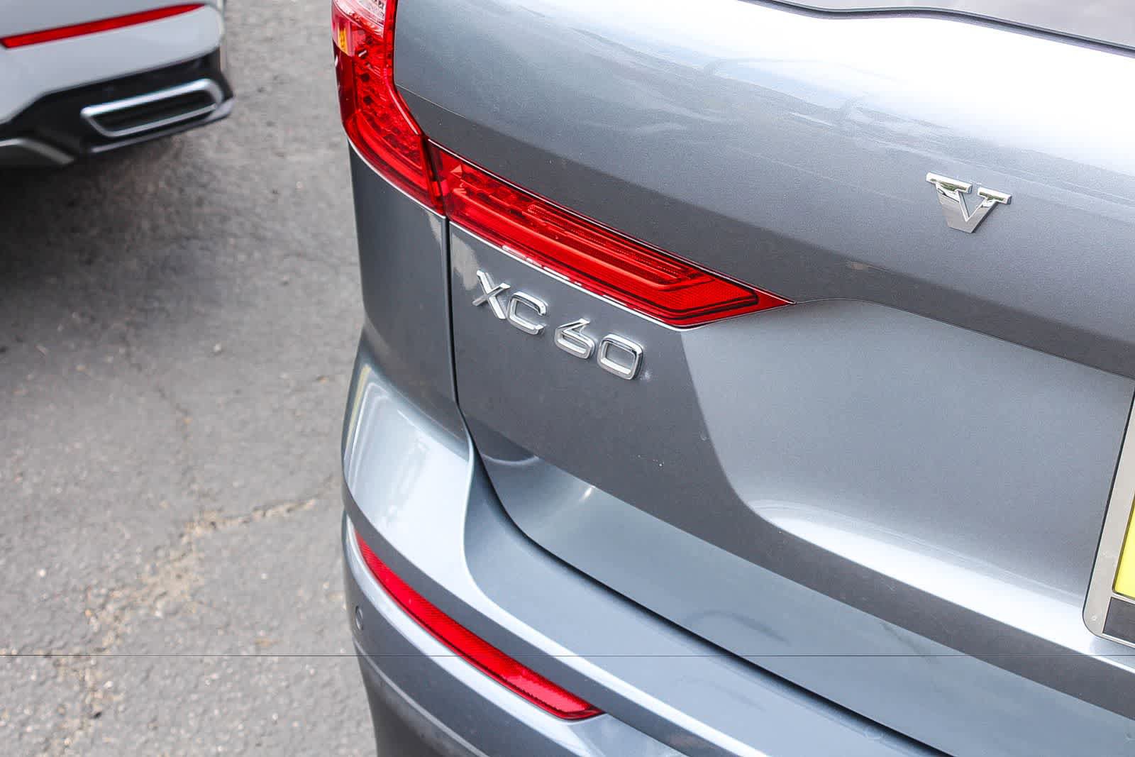 Used 2018 Volvo XC60 T8 Momentum AWD/4WD image 9