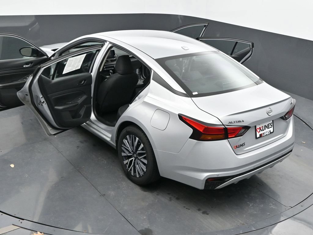Used 2024 Nissan Altima 2.5 SV FWD image 57