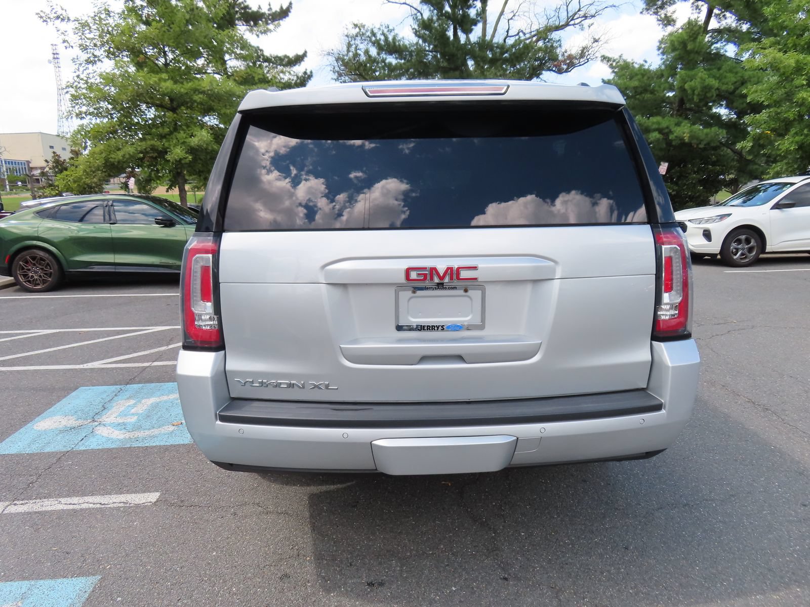 Used 2019 GMC Yukon XL SLT w/ Open Road Package AWD/4WD image 6
