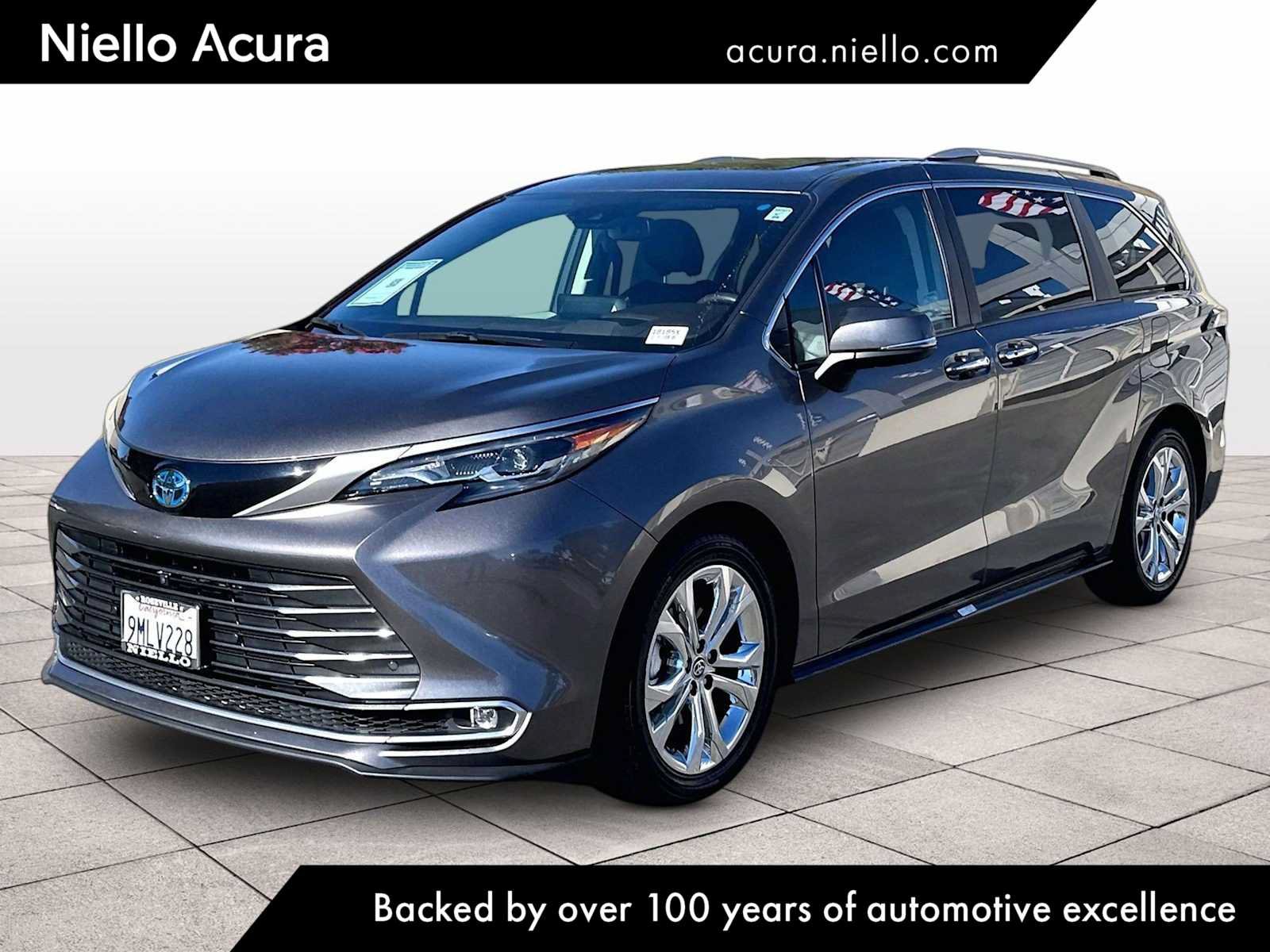 Used 2024 Toyota Sienna Platinum FWD image 1