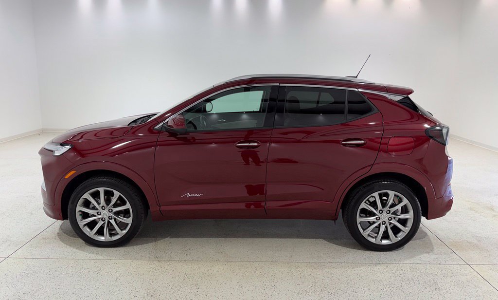 Used 2025 Buick Encore GX Avenir w/ Avenir Technology Package AWD/4WD image 2