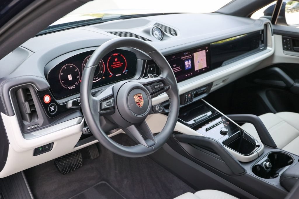Certified 2026 Porsche Cayenne Coupe AWD/4WD image 4