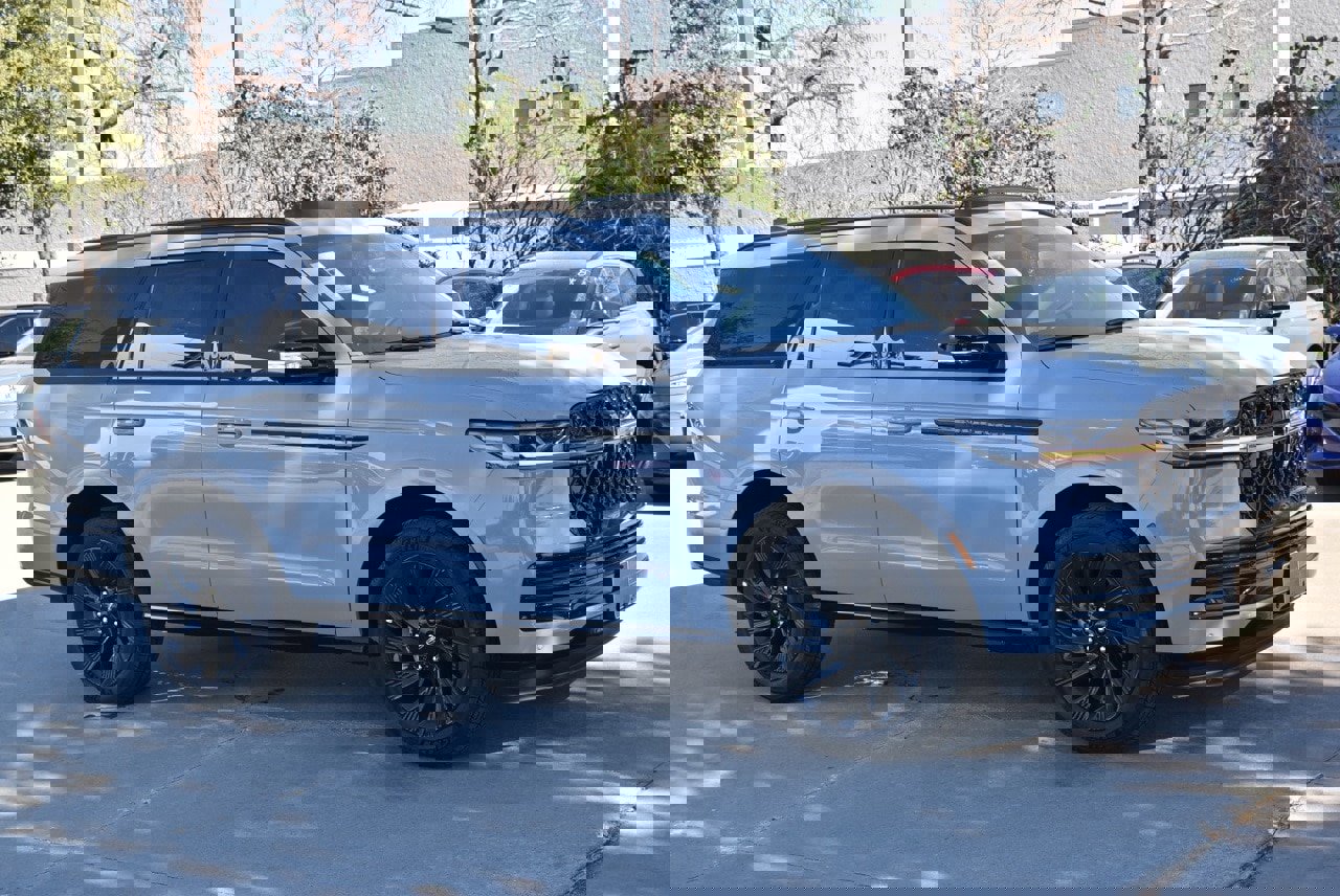 New 2025 Lincoln Navigator Reserve w/ Jet Appearance Package image 11