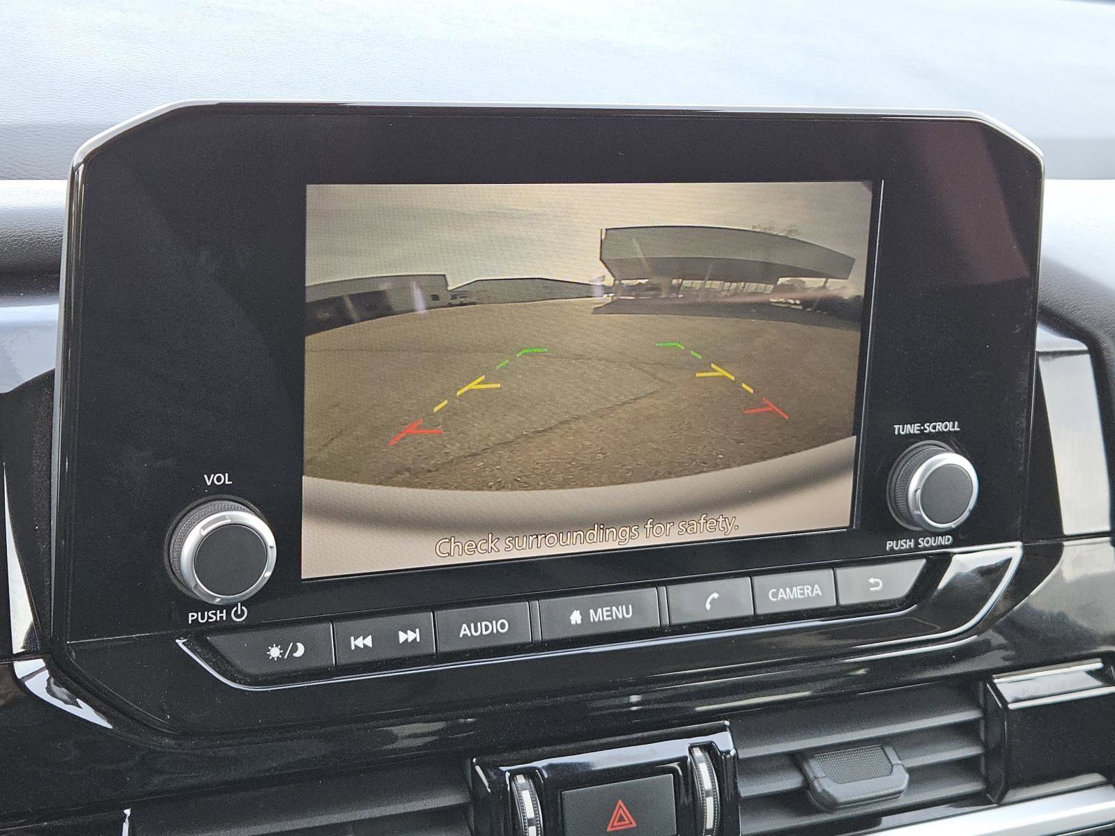 Used 2024 Nissan Pathfinder SV image 16