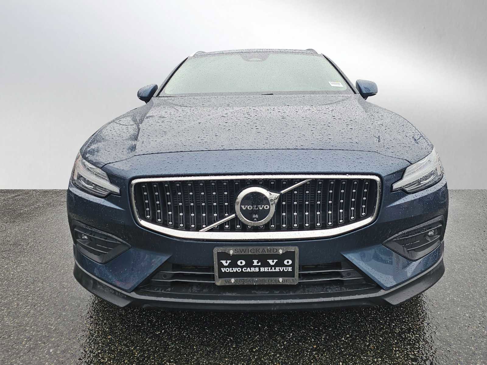 Certified 2025 Volvo V60 B5 Cross Country Plus image 8