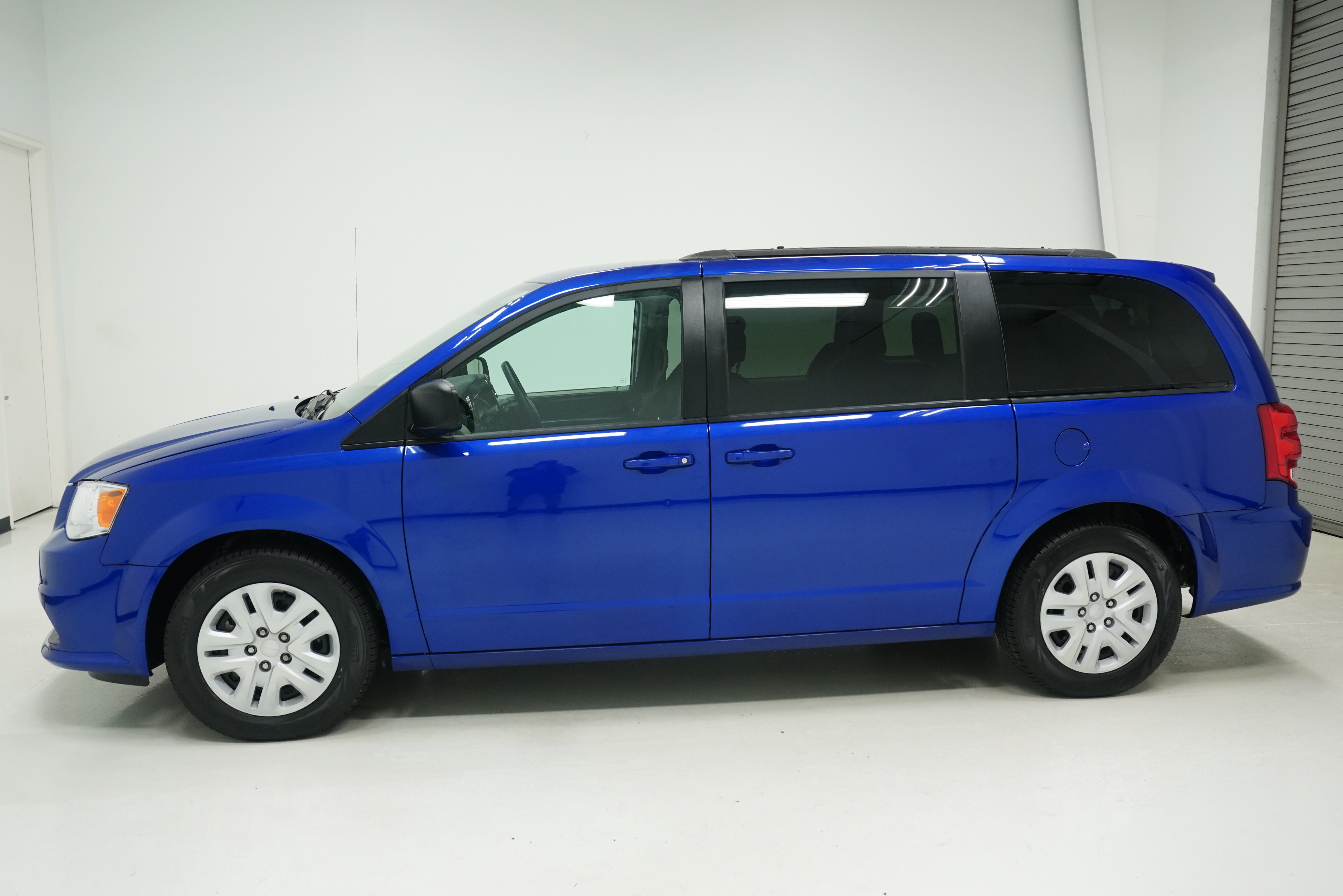 Used 2018 Dodge Grand Caravan SE w/ UConnect Hands-Free Group FWD image 7