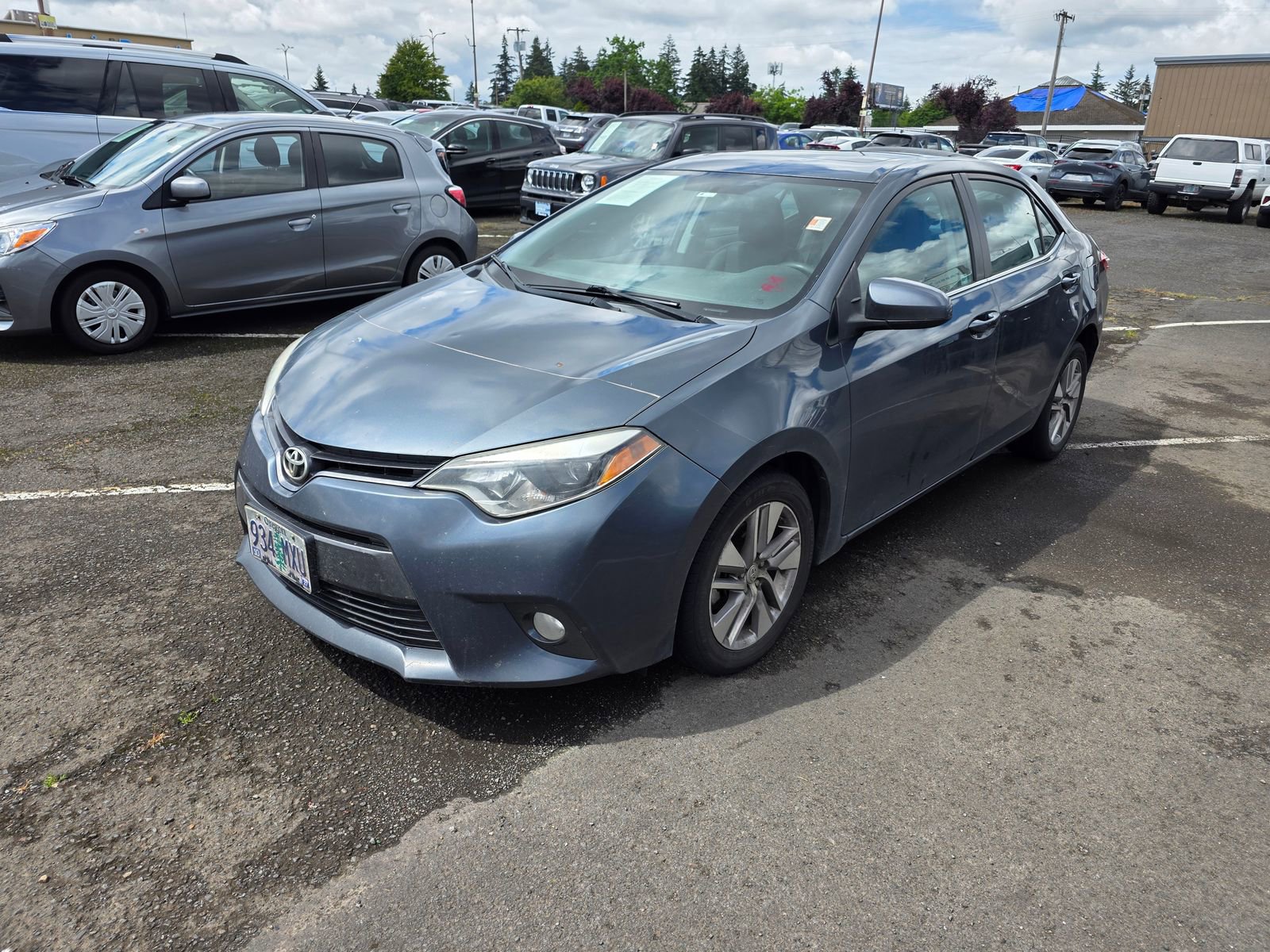 Used 2016 Toyota Corolla LE Premium FWD image 2